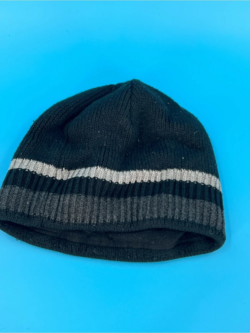 ❄️Igloos Kids Charcoal Ribbed Beanie with Gray Stripe